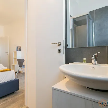 Fifth Floor Flat By Apulia 公寓 *