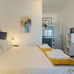 Lägenhet Fifth Floor Flat By Apulia