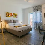 Fifth Floor Flat By Apulia * باري