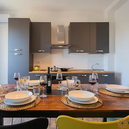 Lägenhet Fifth Floor Flat By Apulia *