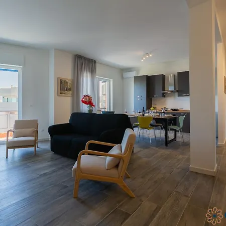 Fifth Floor Flat By Apulia *