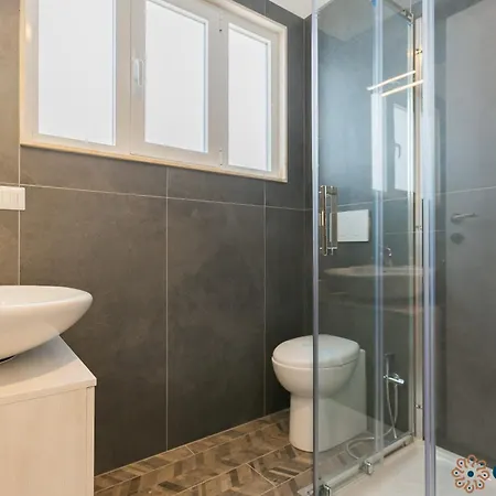 Апартаменты Fifth Floor Flat By Apulia *